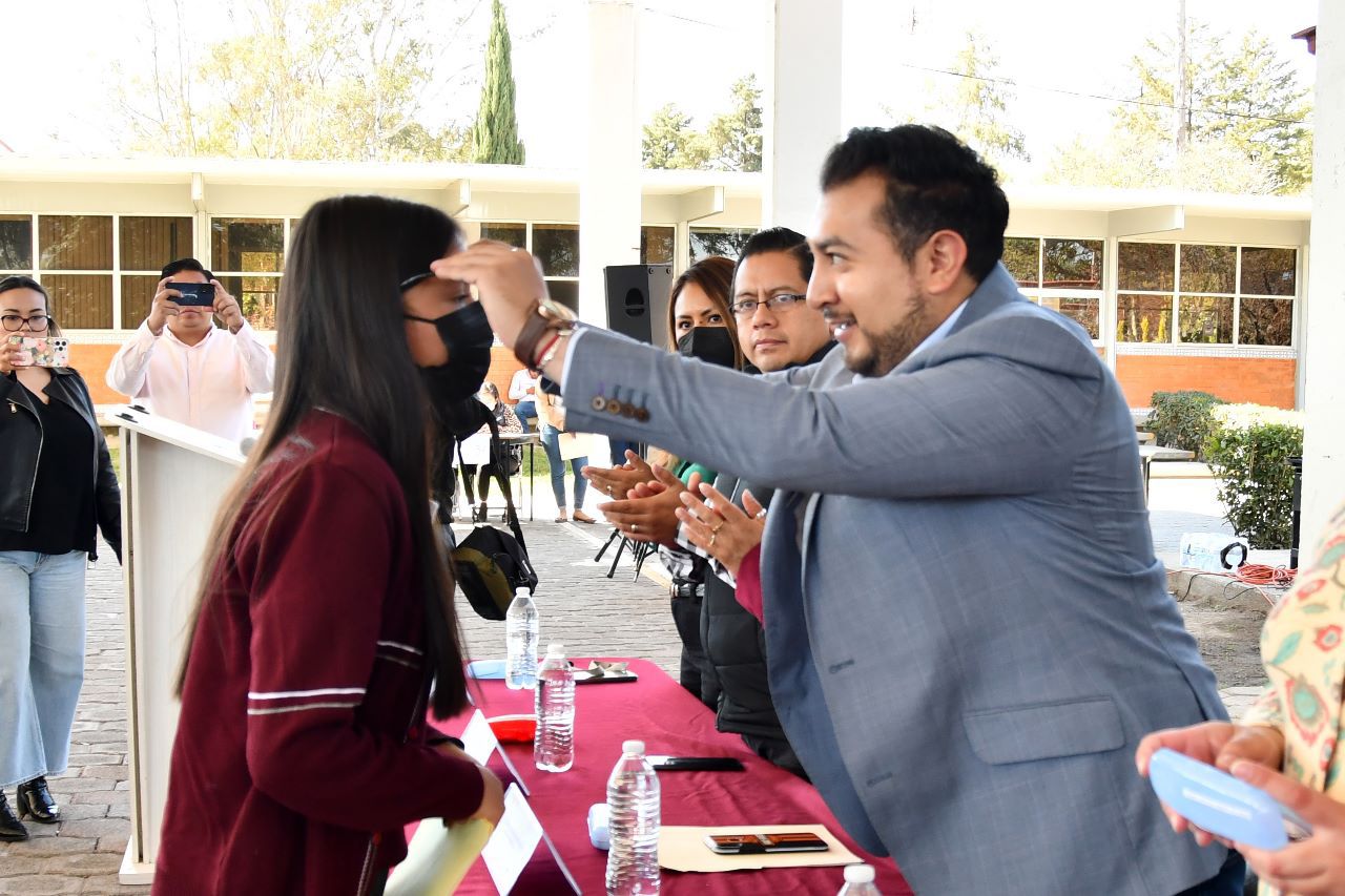 Seguiremos impulsando la educación de las y los jóvenes huamantlecos: Salvador Santos Cedillo